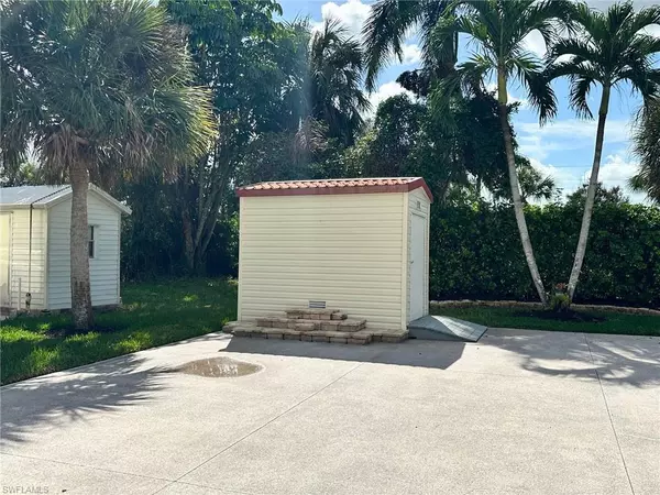 Naples, FL 34114,1275 Silver Lakes BLVD