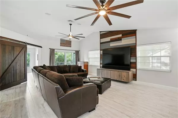 Naples, FL 34109,9624 Crescent Garden DR #J202
