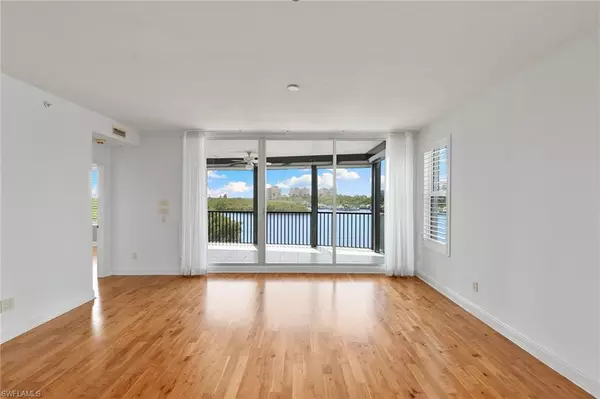 Naples, FL 34110,420 Cove Tower DR #304