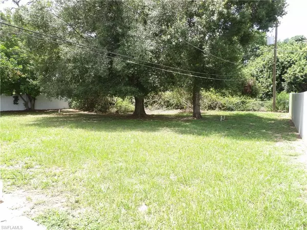 Lehigh Acres, FL 33971,4807 6th ST W