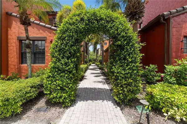 8957 Malibu ST #502, Naples, FL 34113