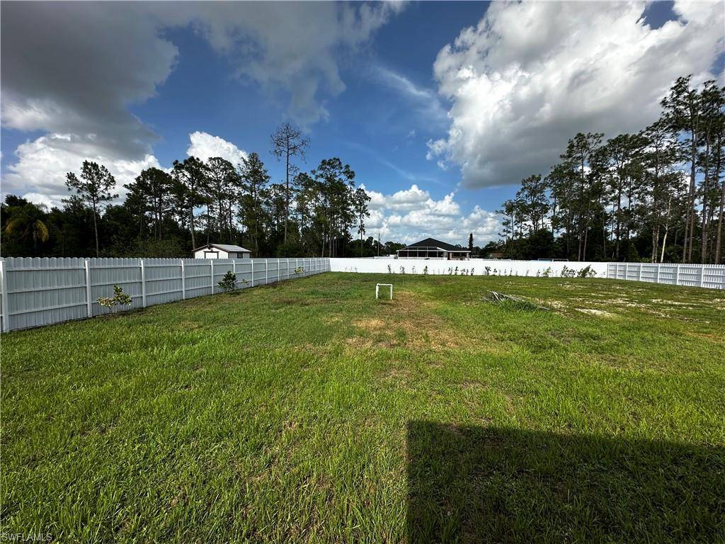 Lehigh Acres, FL 33936,904 James AVE
