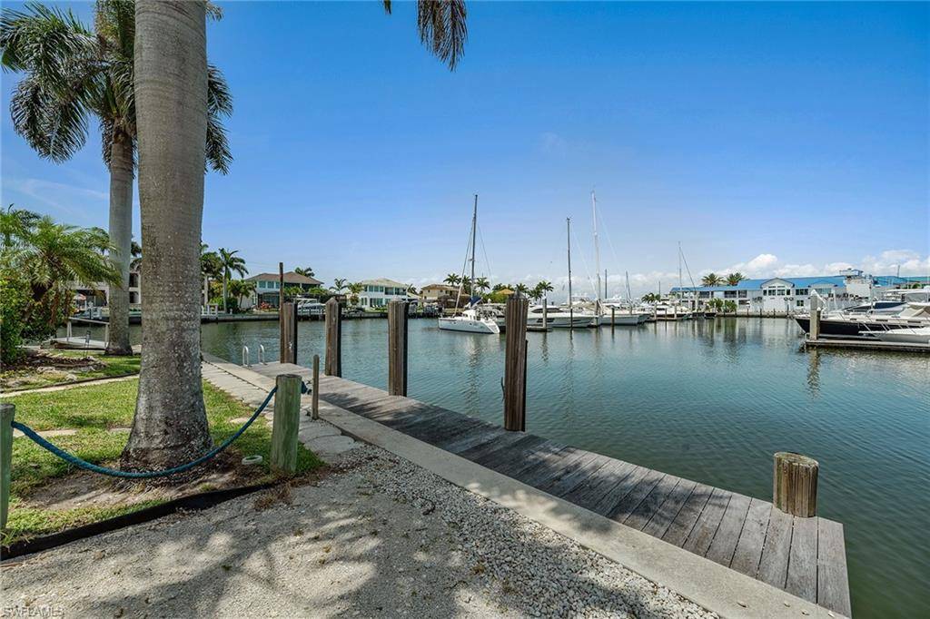 Marco Island, FL 34145,849 Buttonwood CT