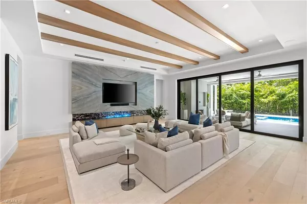 Naples, FL 34102,850 10th ST N