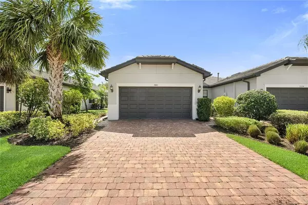 7690 Jacaranda LN, Naples, FL 34114