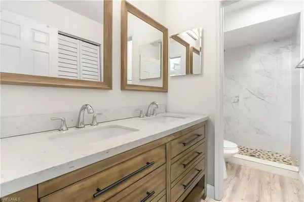 Naples, FL 34104,228 Fox Glen DR #3310