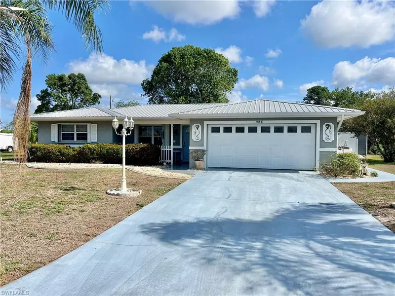 405 Parkside ST, Lehigh Acres, FL 33936
