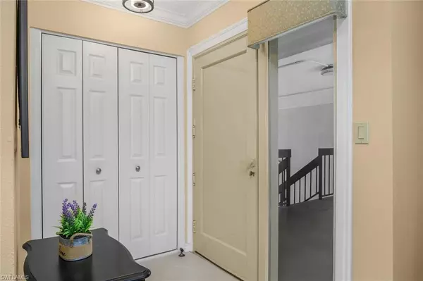Marco Island, FL 34145,615 Seaview CT #Q3
