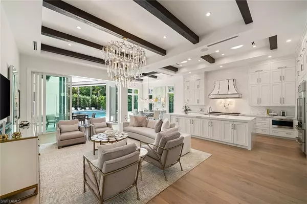 Naples, FL 34102,150 6th ST N