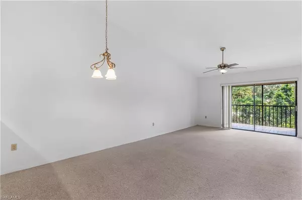 Fort Myers, FL 33919,9305 Lake Park DR #204