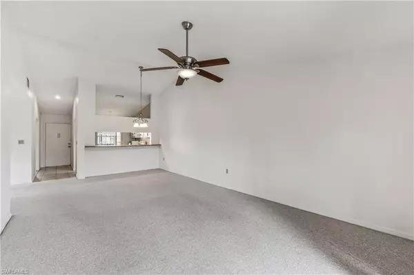 Fort Myers, FL 33919,9305 Lake Park DR #204