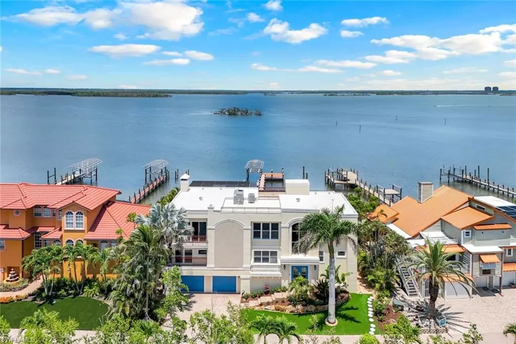 Fort Myers Beach, FL 33931,21421 WIDGEON TER