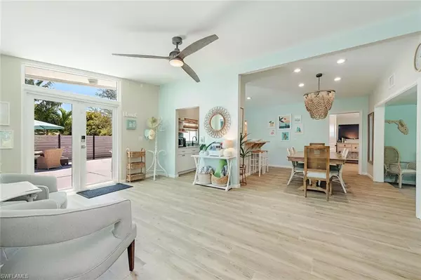 Naples, FL 34104,1971 HOLIDAY LN