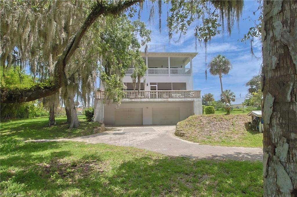 Alva, FL 33920,21810 Pearl ST