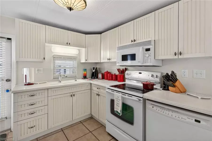 71 Enchanting BLVD #E71, Naples, FL 34112