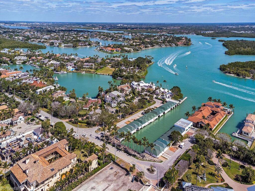 Naples, FL 34102,61 COVE LN