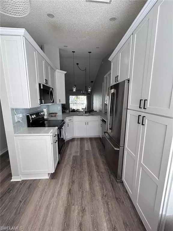 Naples, FL 34110,137 Wading Bird CIR #F203