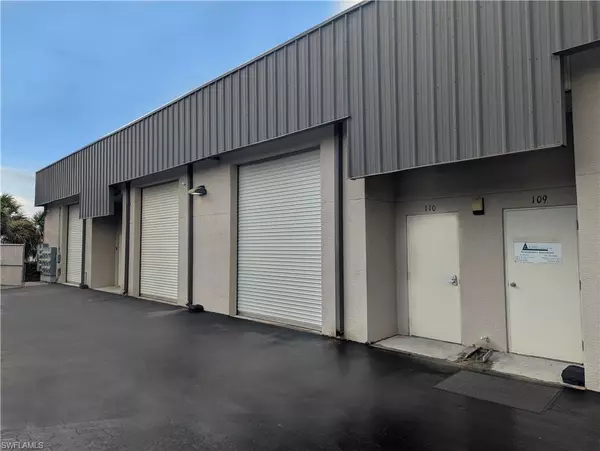 Naples, FL 34104,3940 Radio RD #110