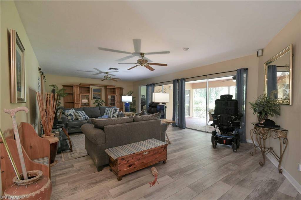 Lehigh Acres, FL 33936,212 Lake AVE