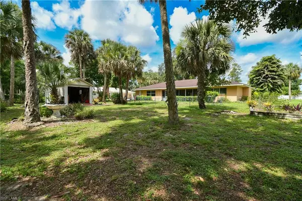 Lehigh Acres, FL 33936,212 Lake AVE