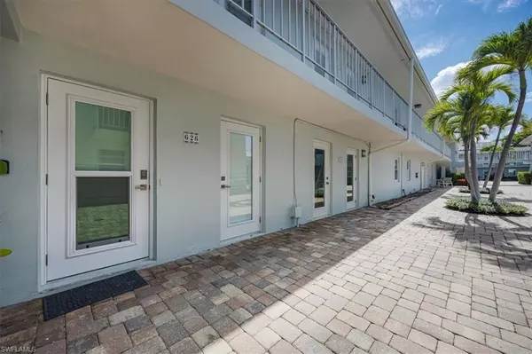 Naples, FL 34102,626 12th AVE S #626