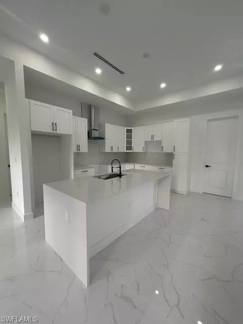 Naples, FL 34120,4682 40th ST NE