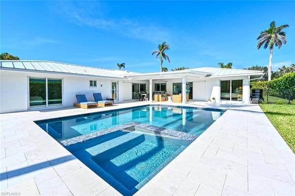 646 Park Shore DR, Naples, FL 34103
