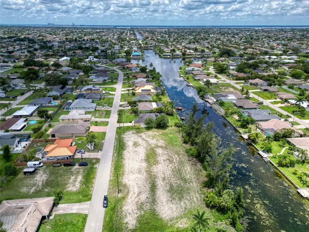Cape Coral, FL 33990,408 SE 16th TER