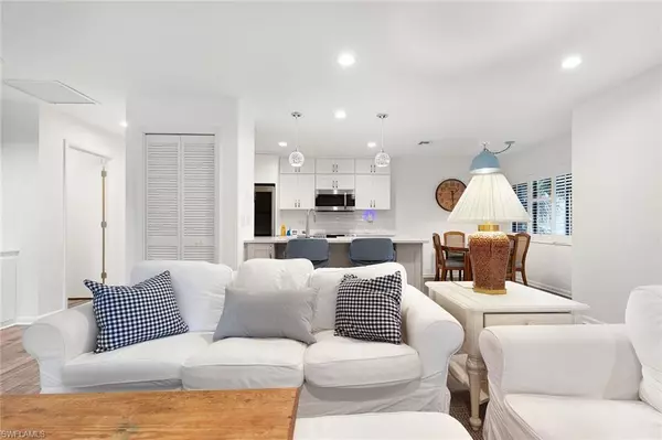 Naples, FL 34103,3360 10th ST N #1210