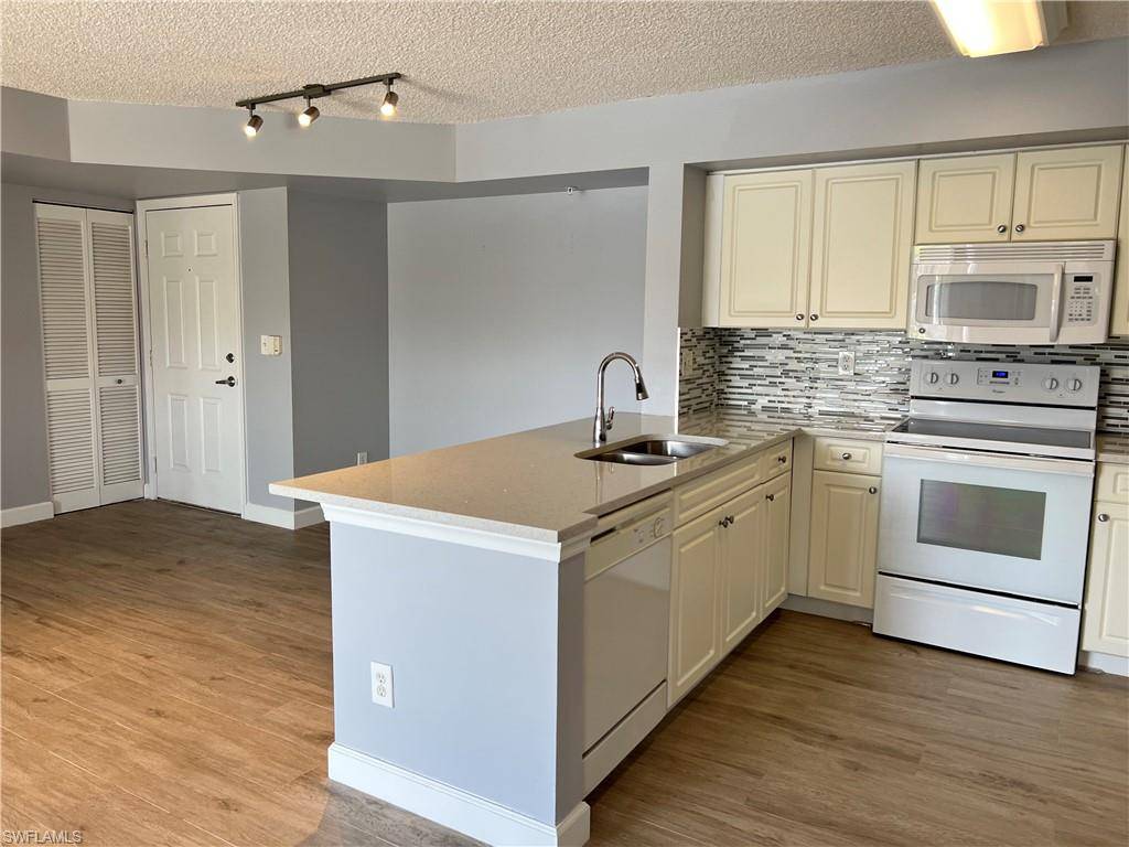 Naples, FL 34104,1205 Wildwood Lakes BLVD #5-204