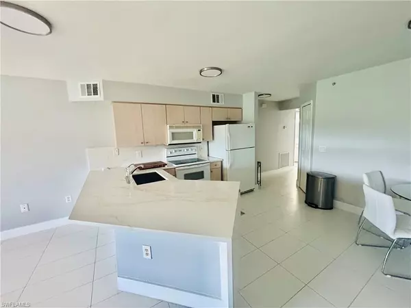 909 SW 47th TER #102, Cape Coral, FL 33914