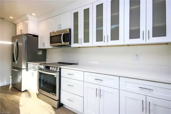 Sanibel, FL 33957,561 Periwinkle WAY #E2