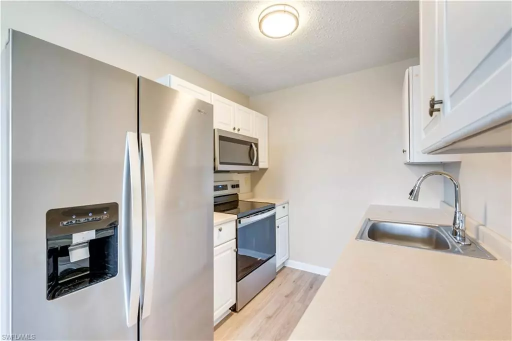 Naples, FL 34112,4629 Bayshore DR #J8