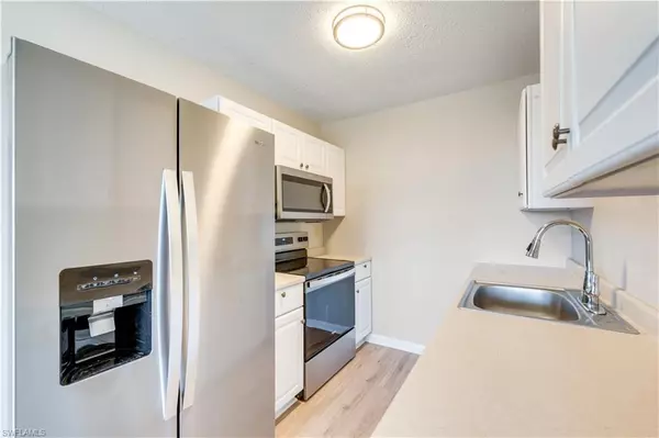 4629 Bayshore DR #J8, Naples, FL 34112