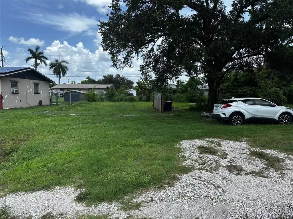 North Fort Myers, FL 33917,293 Byron AVE