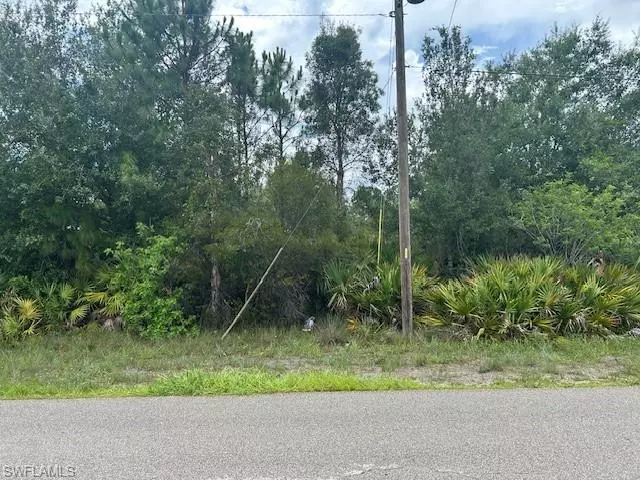 921 Robert AVE, Lehigh Acres, FL 33936
