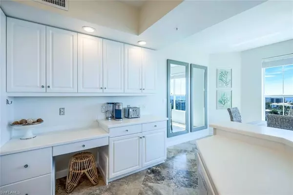 Naples, FL 34110,300 Dunes BLVD #PH-5