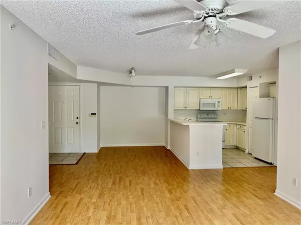 Naples, FL 34104,1260 Wildwood Lakes BLVD #204