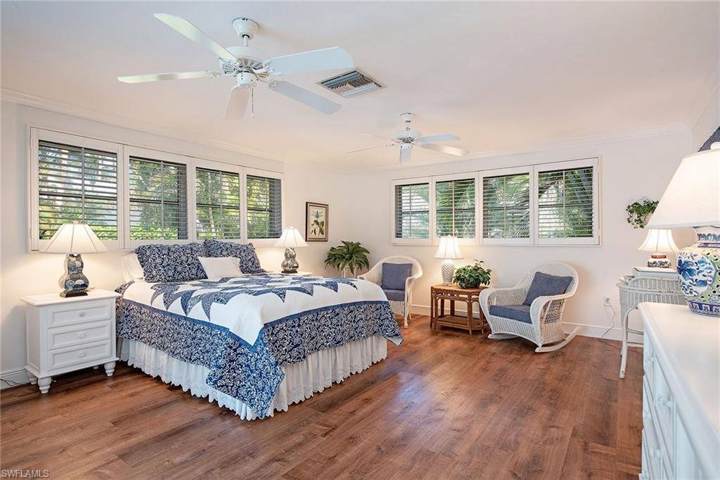 Naples, FL 34103,525 PORT SIDE DR