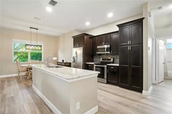 3271 Lemon LN, Naples, FL 34120
