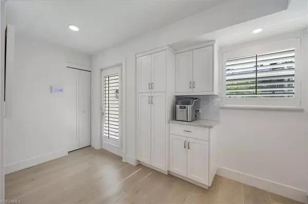 Naples, FL 34102,800 River Point DR #212