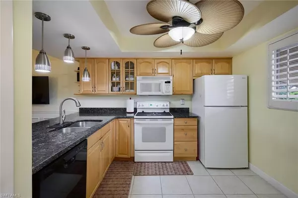 North Fort Myers, FL 33917,5705 Foxlake DR #9