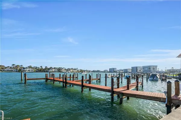 Naples, FL 34103,222 Harbour DR #114