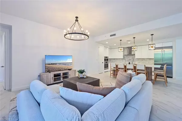 Naples, FL 34102,1115 Central AVE #243