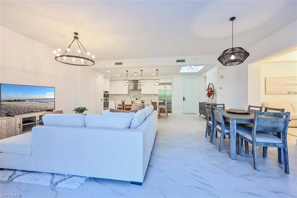 Naples, FL 34102,1115 Central AVE #243