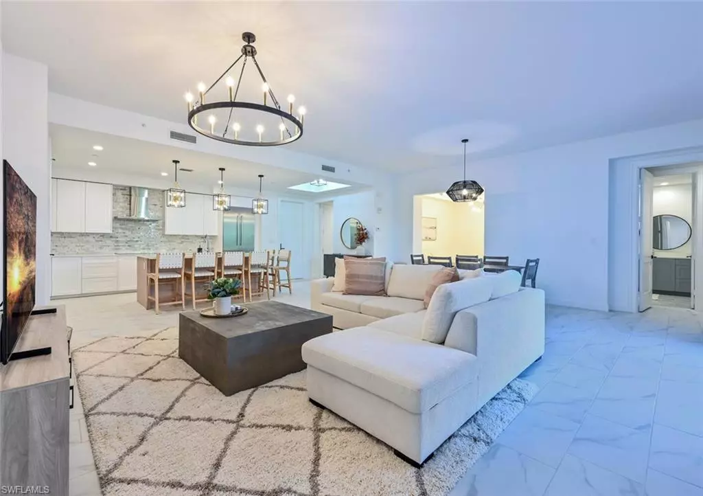 Naples, FL 34102,1115 Central AVE #243