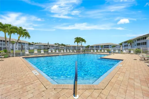 Naples, FL 34104,7842 Regal Heron CIR #204