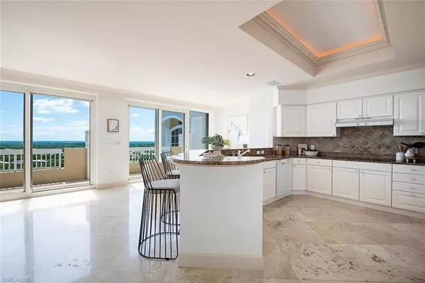 Naples, FL 34108,7117 Pelican Bay BLVD #PENTHOUSE 17