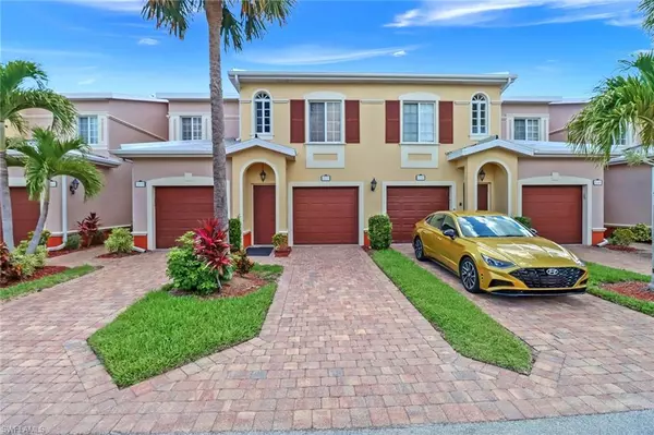 Estero, FL 33928,20261 Estero Gardens CIR #205