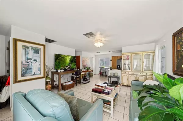 Cape Coral, FL 33990,1111 SE 8th TER #3B